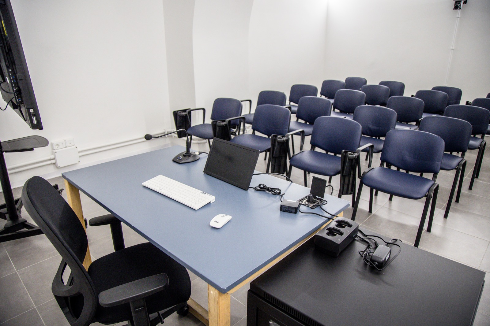 L’aula Libia Con Sedute E Tavolo Del Relatore